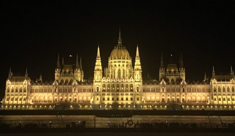 ブダペストの夜景スポットを紹介 ドナウの真珠 アイハナの旅ログ