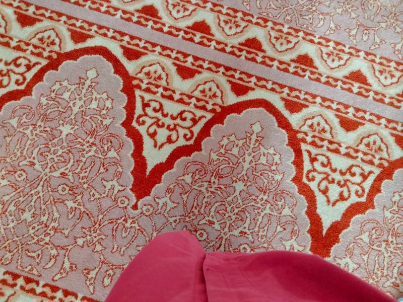 ピンクモスクの絨毯