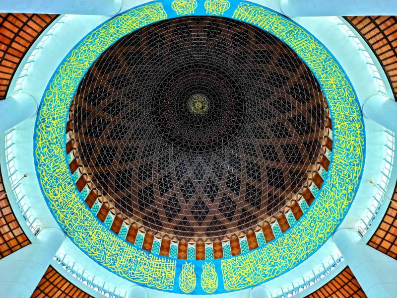 マレーシアにあるブルーモスクの天井ドーム