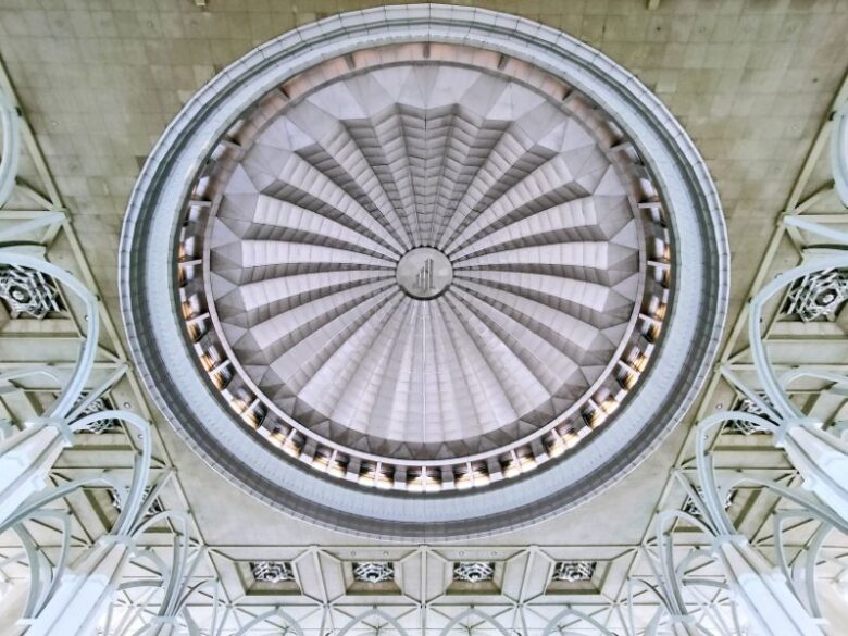 鉄のモスクの天井ドーム