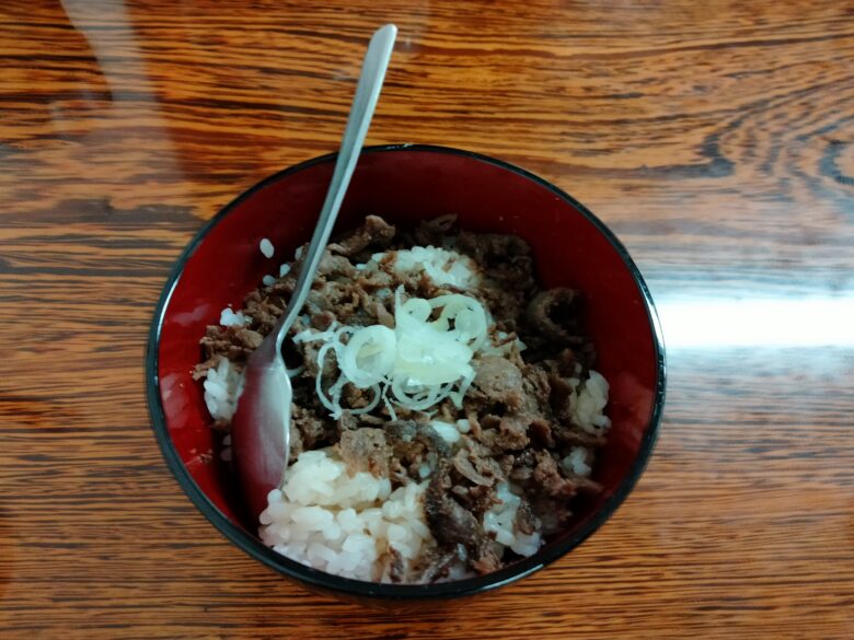 はちまんうどんの肉飯(馬肉丼)