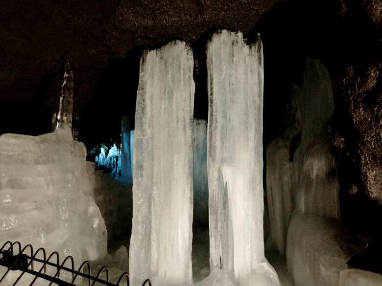 富岳風穴の氷柱