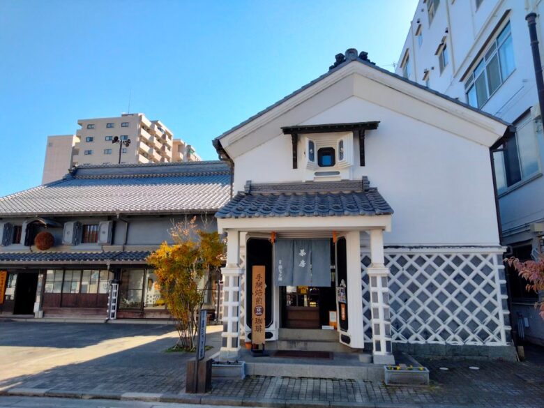 松本中町通りの白い蔵カフェ