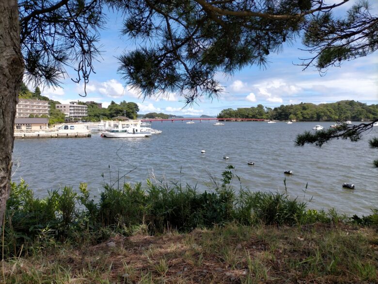 松島湾に浮かぶ福浦橋