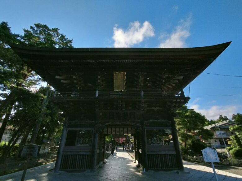 竹駒神社の随身門
