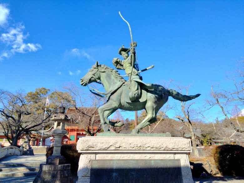流鏑馬の像