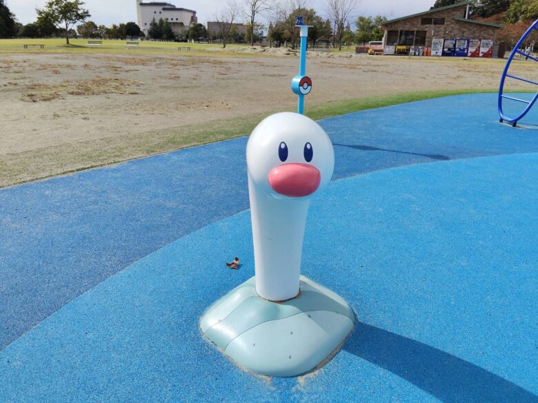 ウミディグダのオブジェと加瀬沼公園